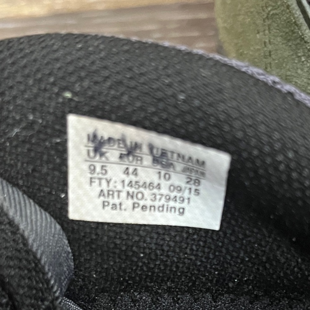 Salomon Men's Black and Green Athletic Shoes - Picture 14 of 16